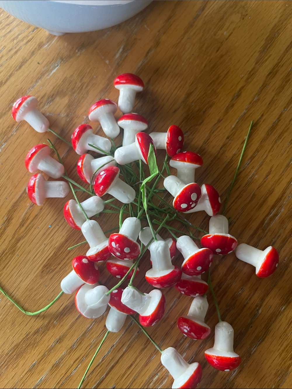 Red and White Mushroom Picks — Decorative Floral Accents🌺